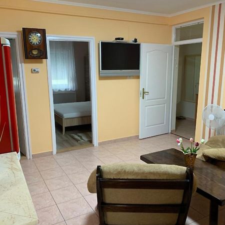 Eoetvoes Vendeghaz Villa Hajdúszoboszló Exterior foto