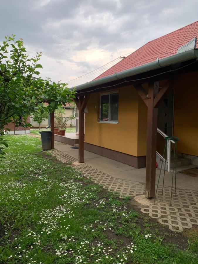 Eoetvoes Vendeghaz Villa Hajdúszoboszló Exterior foto