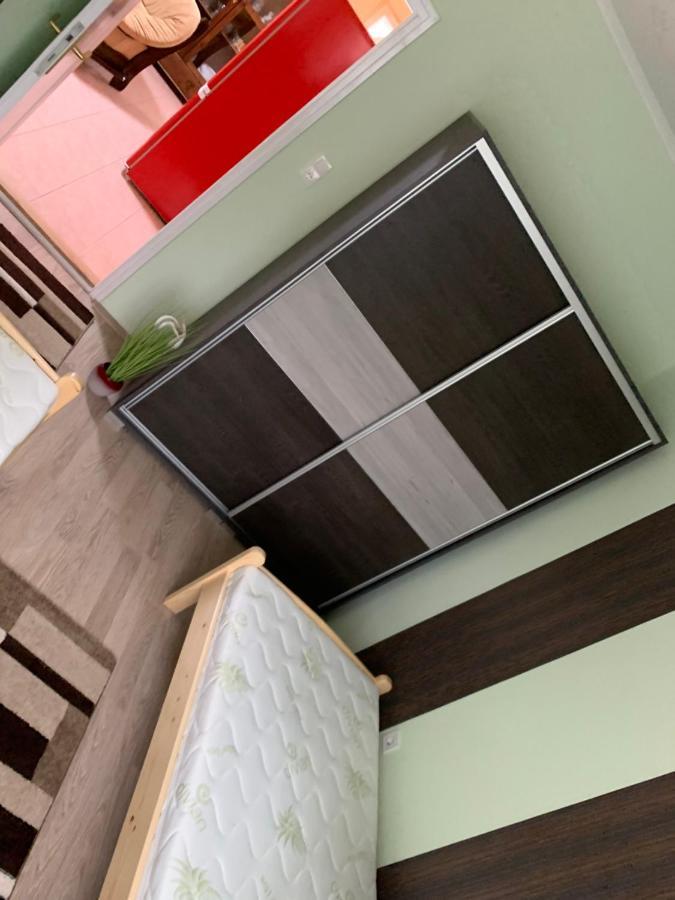 Eoetvoes Vendeghaz Villa Hajdúszoboszló Exterior foto